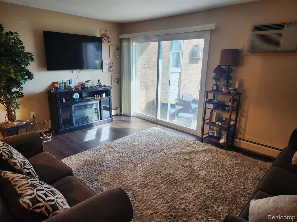 1677 Cass Lake Road, Unit B Keego Harbor, MI 48320 - Photo 4 of 16