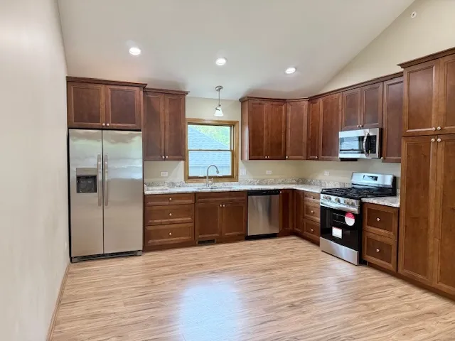 $2,650 | 26324 West Prospect Avenue, Antioch, IL 60002