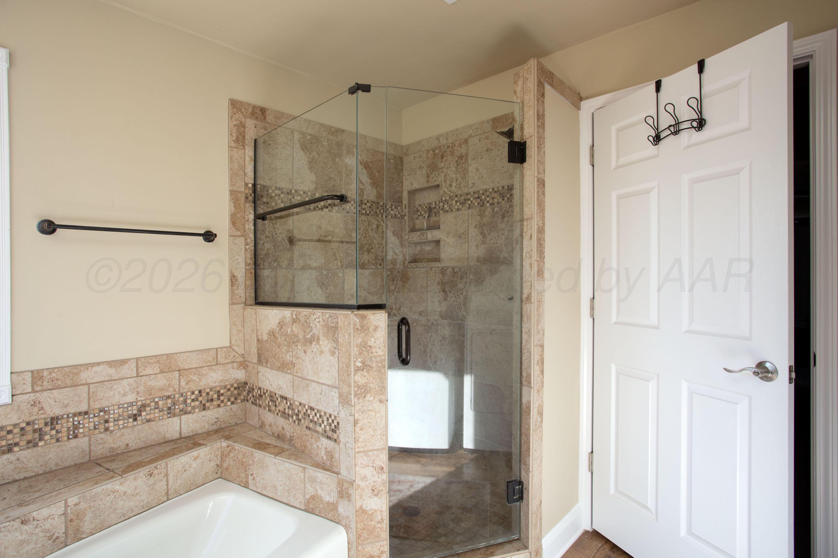 2223 Peach Tree Street Amarillo, TX 79109 - Photo 22 of 34 Primary Bath.2