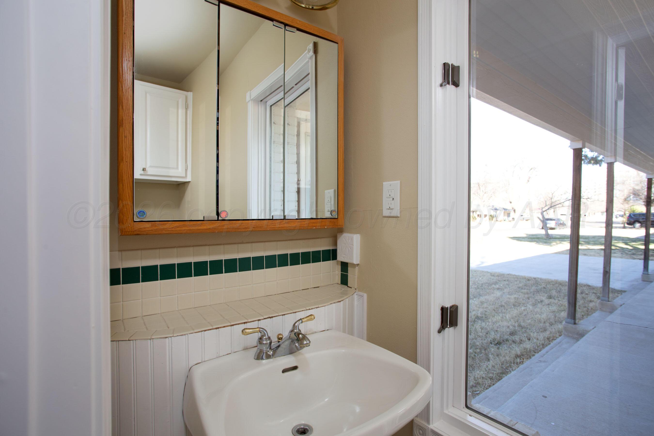 2223 Peach Tree Street Amarillo, TX 79109 - Photo 27 of 34 1:2 Bath