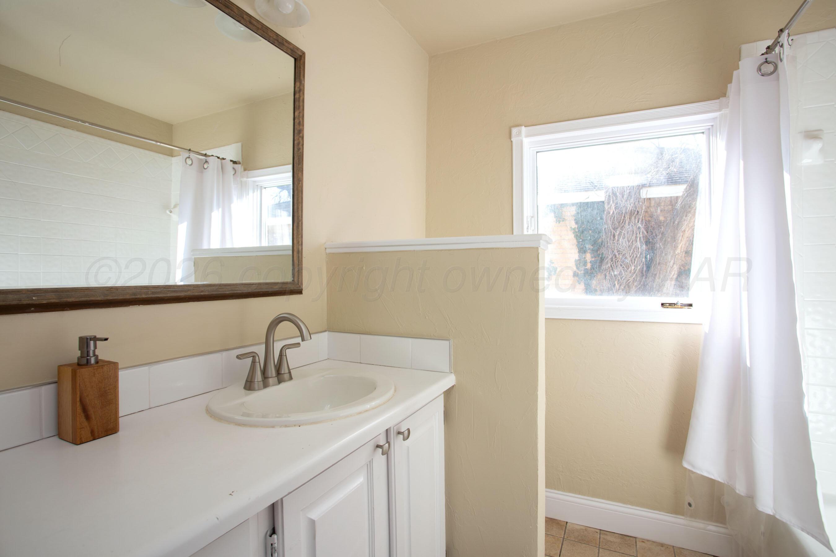 2223 Peach Tree Street Amarillo, TX 79109 - Photo 28 of 34 Hall Bath