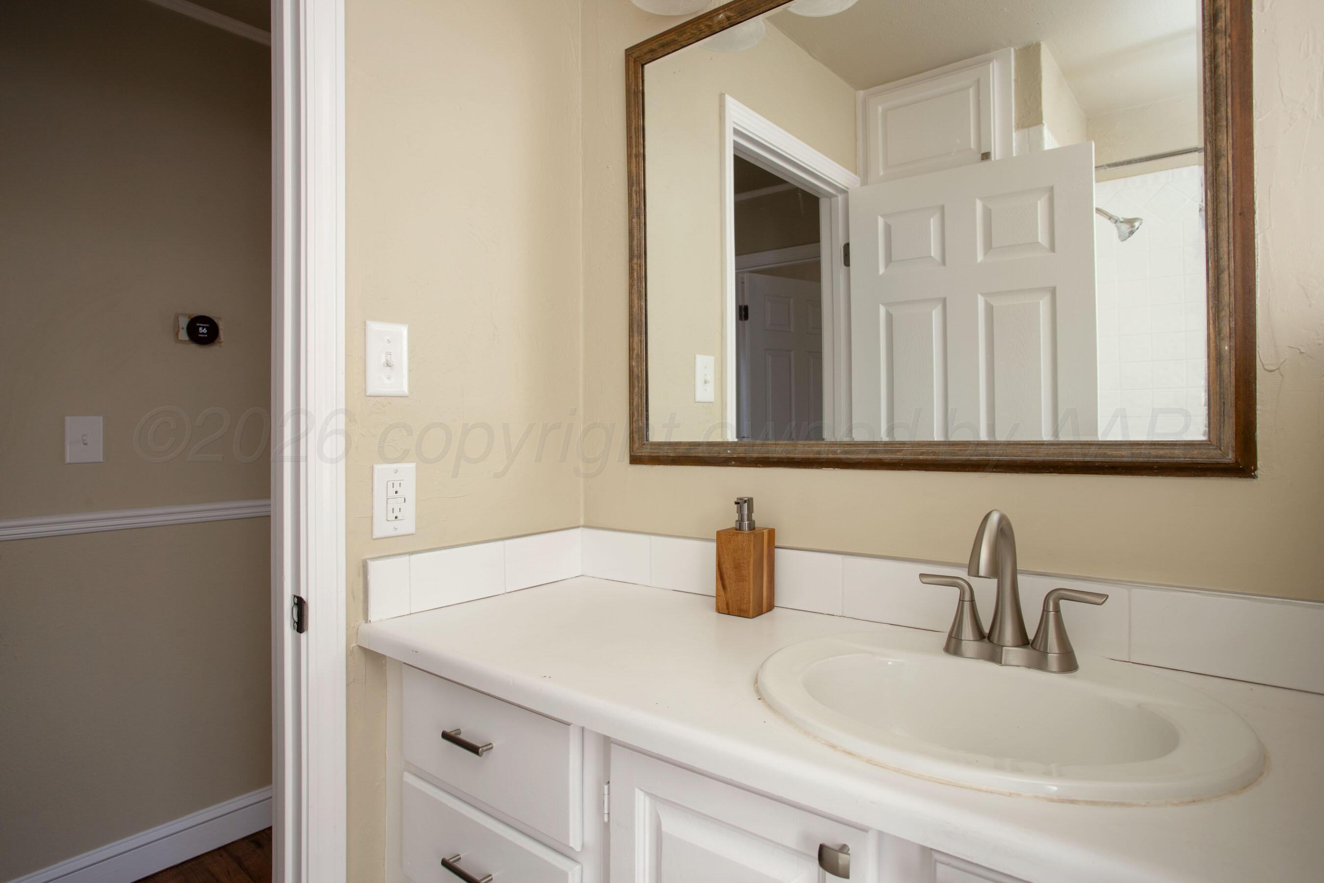 2223 Peach Tree Street Amarillo, TX 79109 - Photo 29 of 34 Hall Bath.2