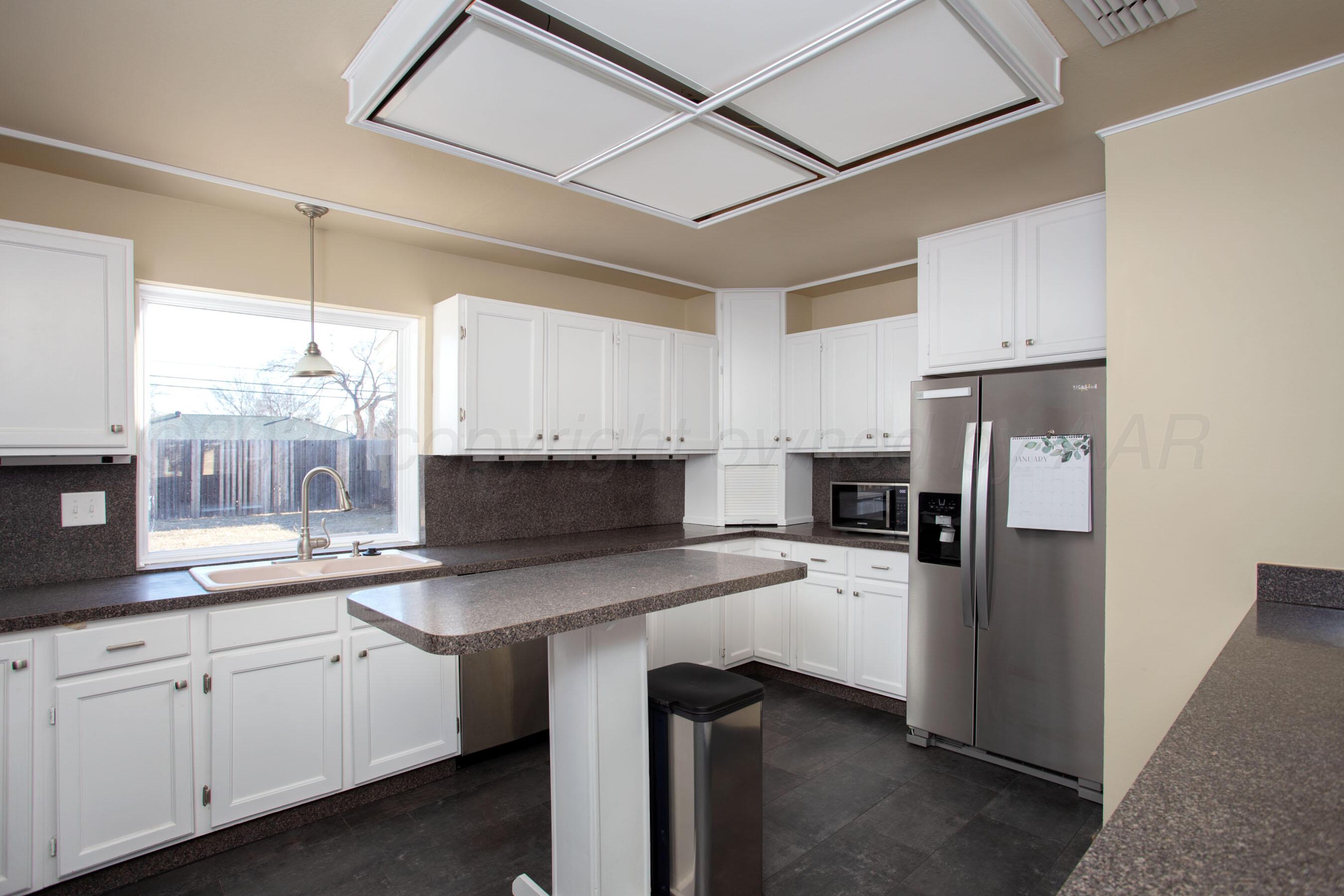 2223 Peach Tree Street Amarillo, TX 79109 - Photo 7 of 34 Kitchen