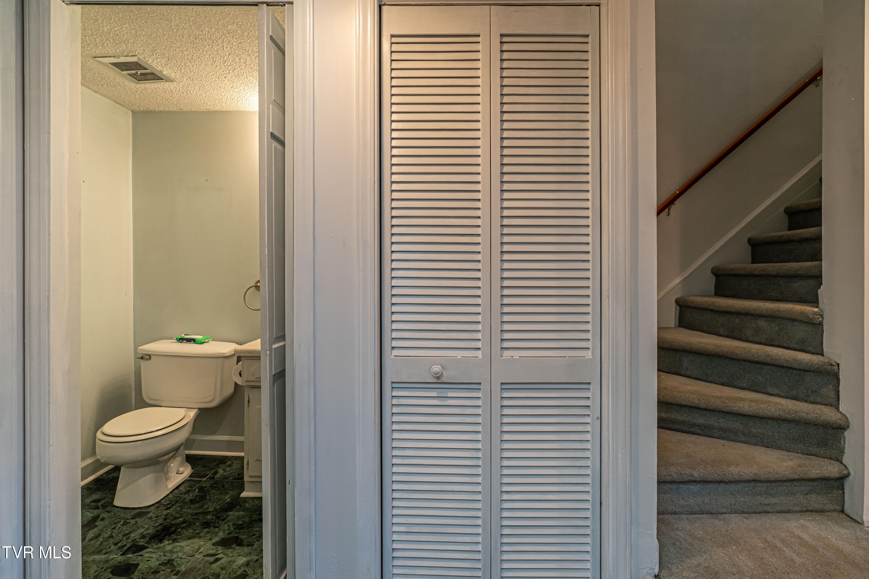 809 7th Street, Unit 809 Bristol, TN 37620 - Photo 5 of 34 809 7th-28
