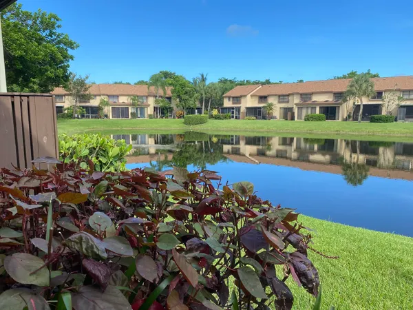 $2,300 | 3961 Cocoplum Circle, Unit F, Coconut Creek, FL 33063