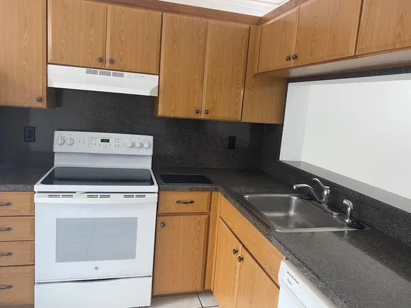 $2,300 | 3961 Cocoplum Circle, Unit F, Coconut Creek, FL 33063