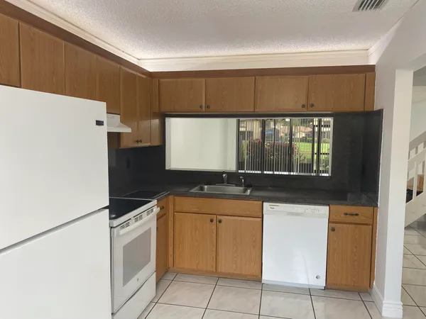 $2,300 | 3961 Cocoplum Circle, Unit F, Coconut Creek, FL 33063