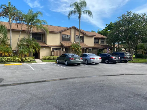 $2,300 | 3961 Cocoplum Circle, Unit F, Coconut Creek, FL 33063