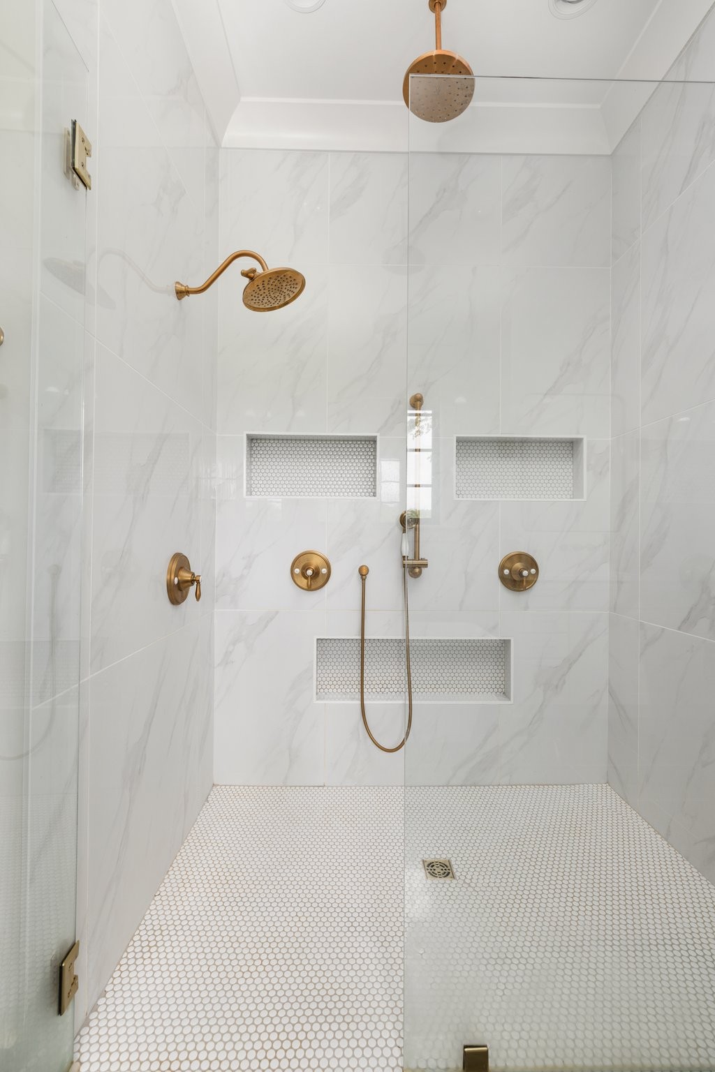 5024 Cobbler Ridge Road Franklin, TN 37064 - Photo 30 of 58 a bathroom with a shower