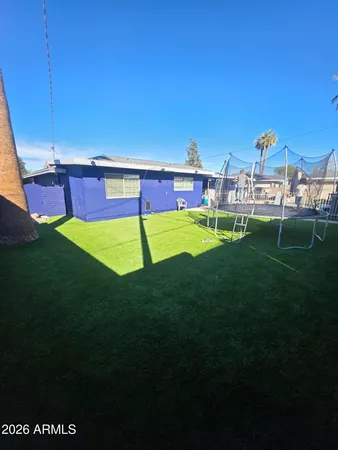 a view of a big room with a big yard