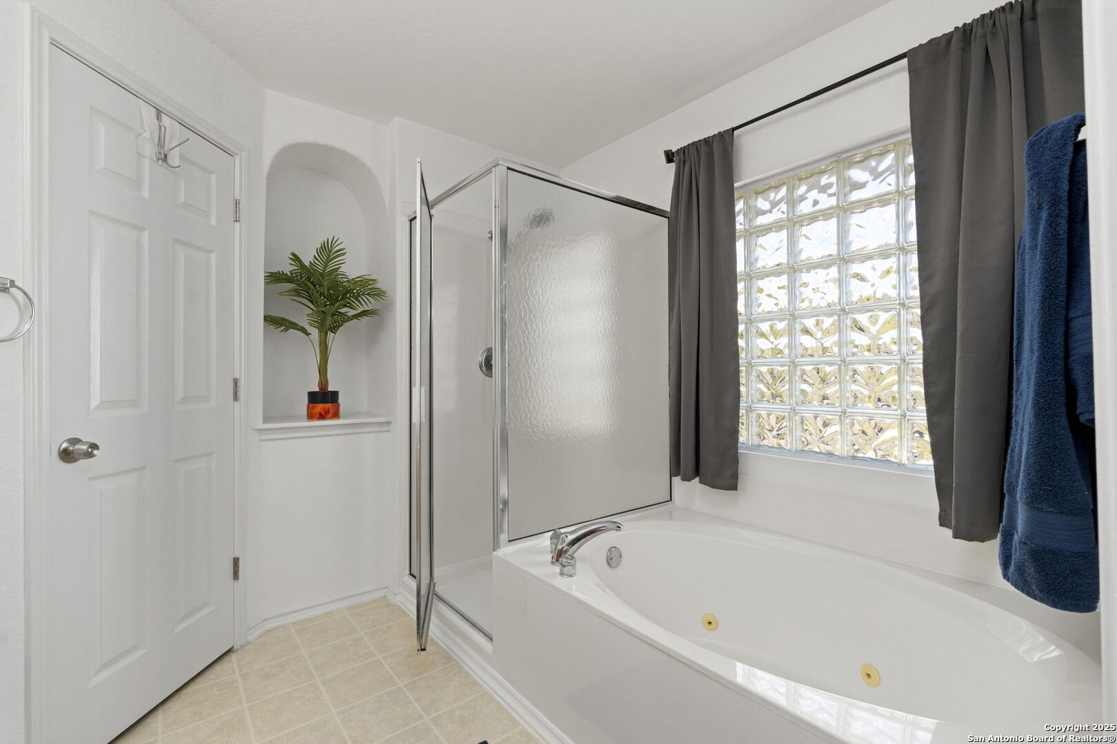 8947 Burnt Path Helotes, TX 78023 - Photo 22 of 34 a bathroom with a tub shower and window