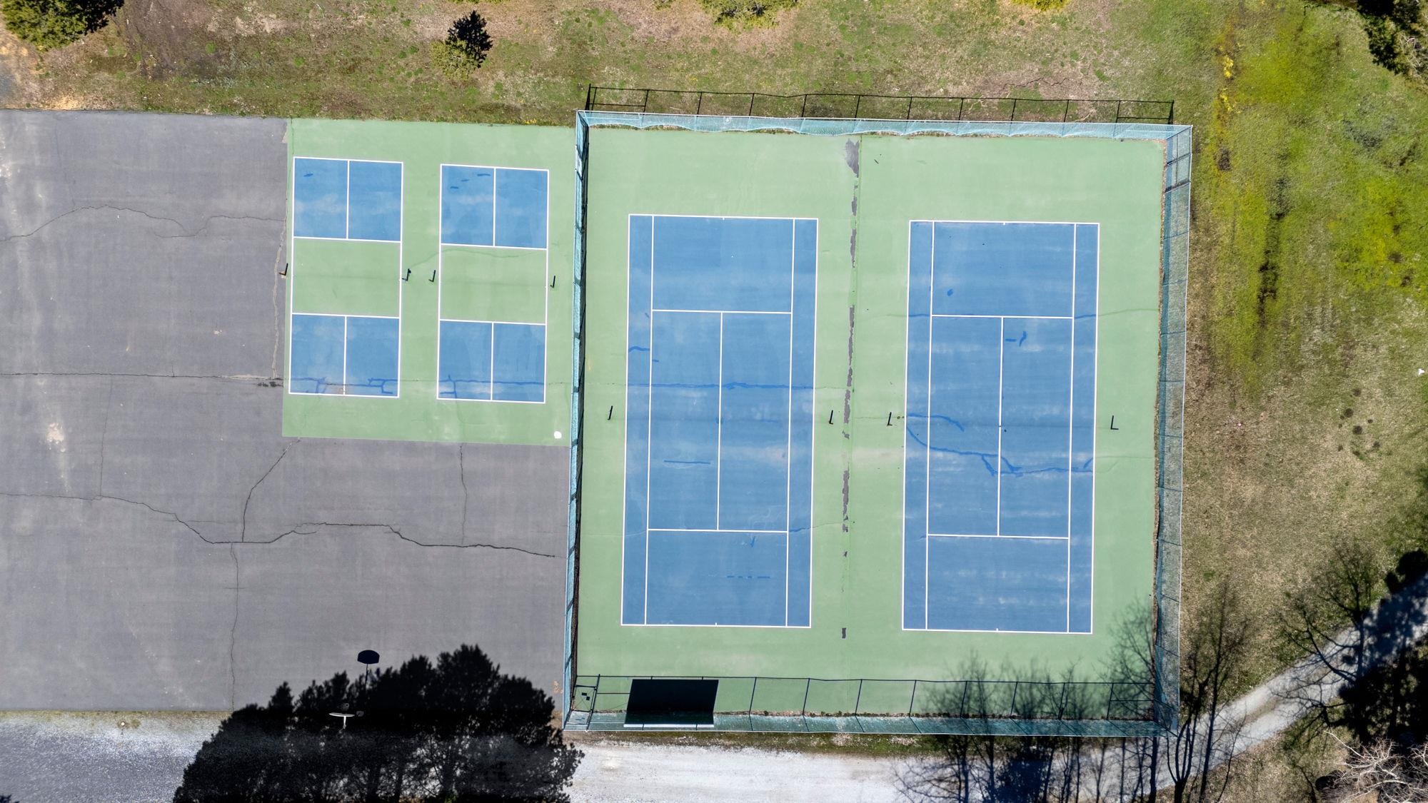 33757 Upper Leland Road, Unit B Pinecrest, CA 95364 - Photo 38 of 39 a bathroom with a bathtub and shower