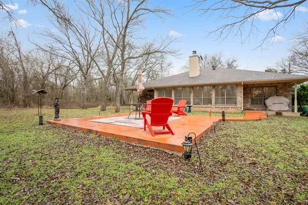 a view of a house with backyard and sitting area