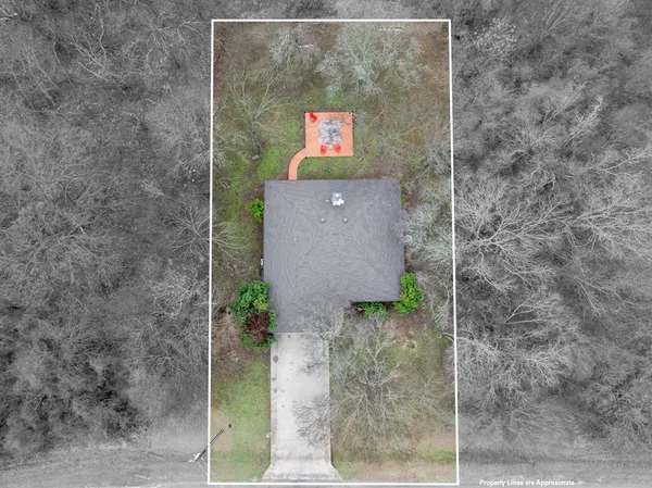 a sign that is on the wall of a building