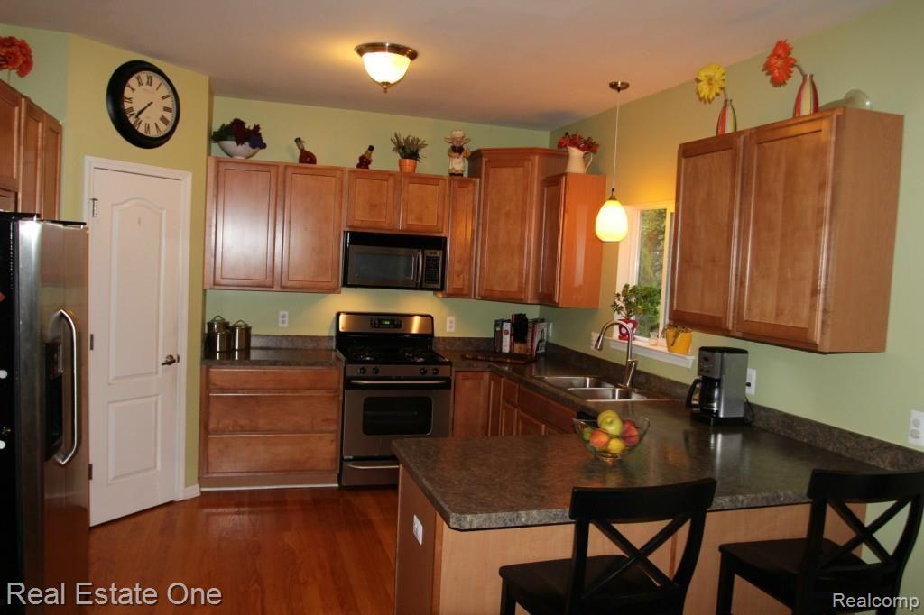 2710 Eastern Avenue Rochester, MI 48307 - Photo 3 of 38 IMG_9843.jpg