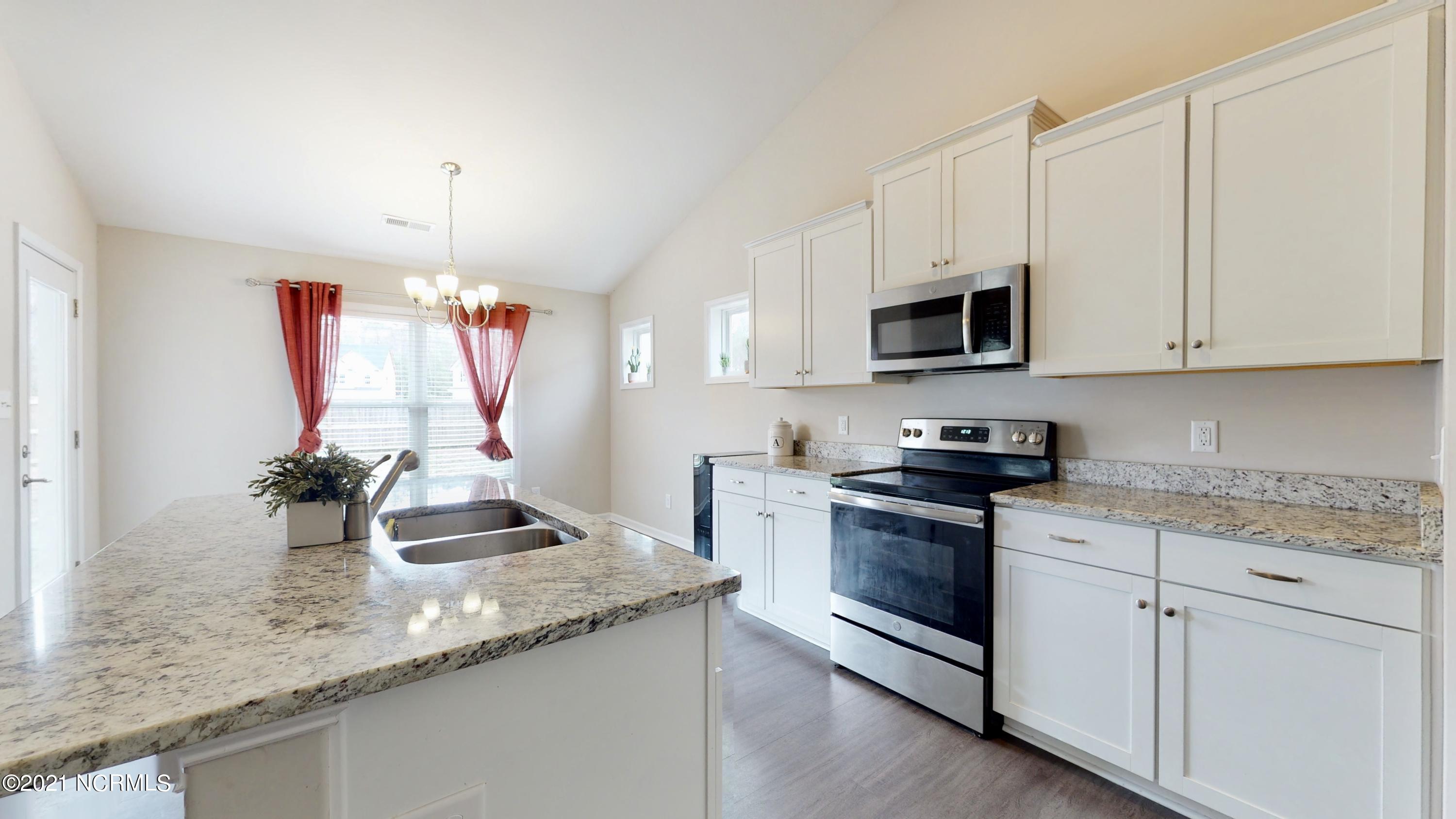 339 Station House Road New Bern, NC 28562 - Photo 13 of 34 KITCHEN