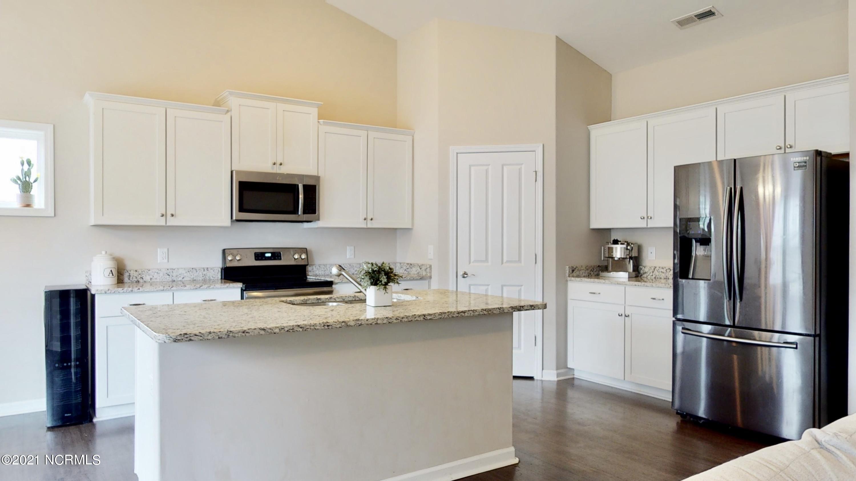 339 Station House Road New Bern, NC 28562 - Photo 14 of 34 KITCHEN ISLAND