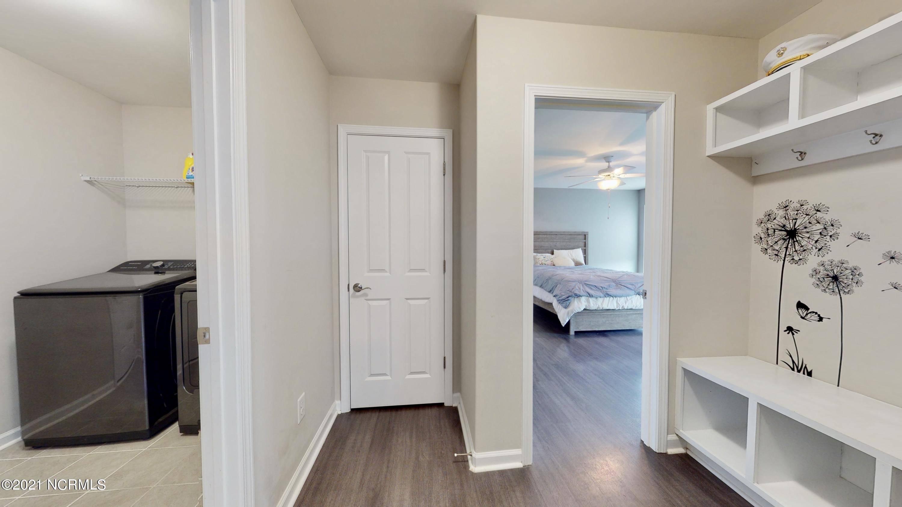339 Station House Road New Bern, NC 28562 - Photo 16 of 34 HALLWAY/GARAGE ENTRY/LAUNDRY/DROP ZONE