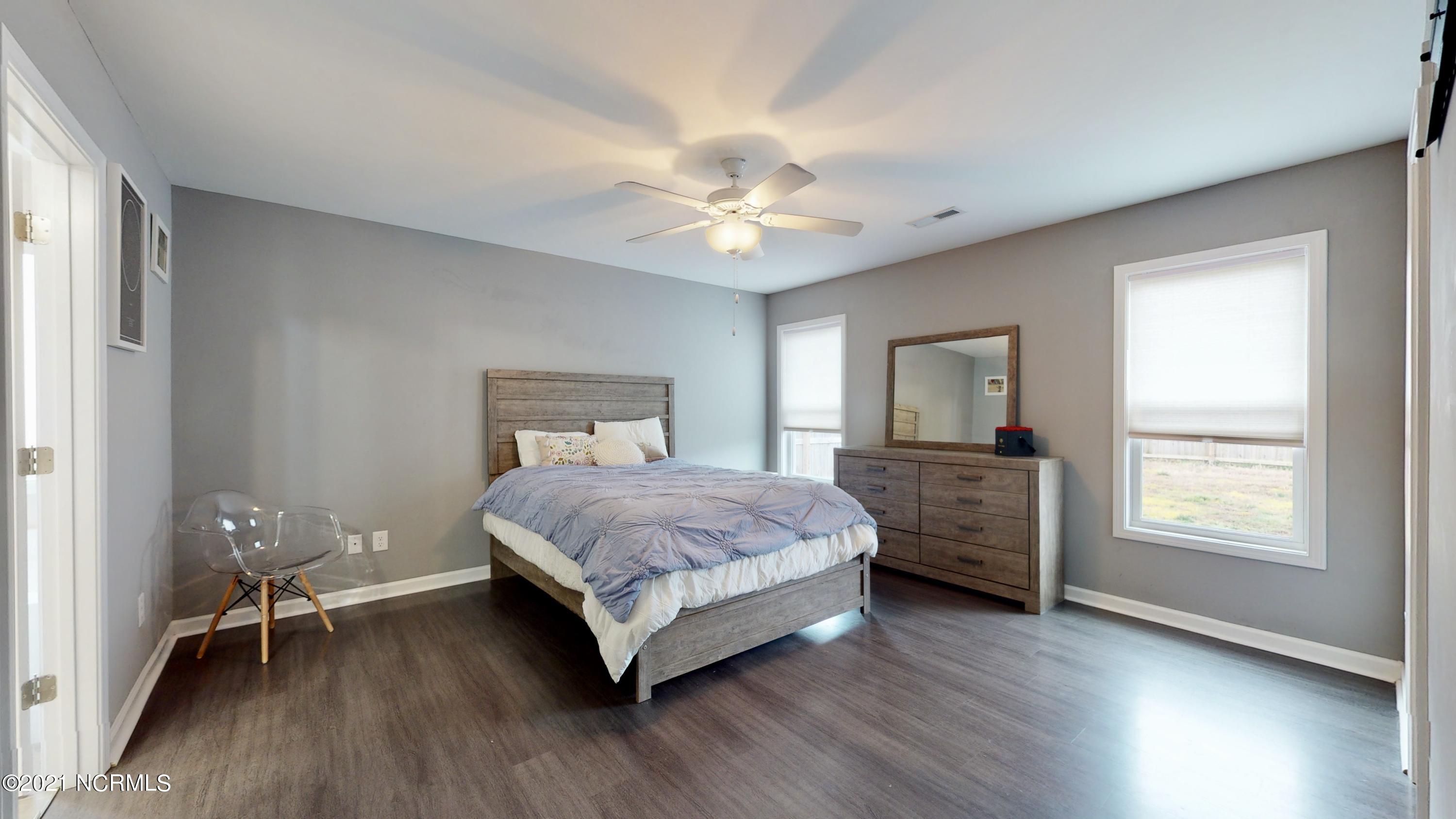 339 Station House Road New Bern, NC 28562 - Photo 18 of 34 MASTER BEDROOM