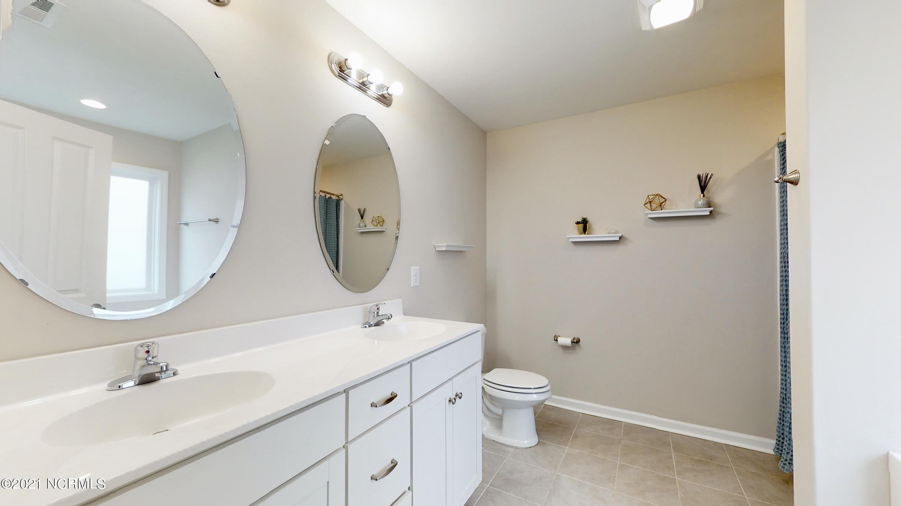 339 Station House Road New Bern, NC 28562 - Photo 20 of 34 MASTER BATH
