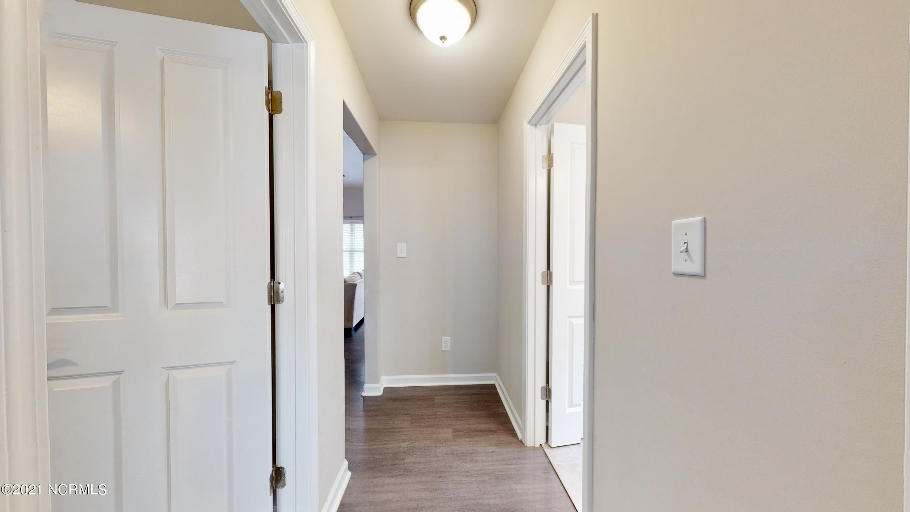 339 Station House Road New Bern, NC 28562 - Photo 23 of 34 HALLWAY B/W BED #2 & 3