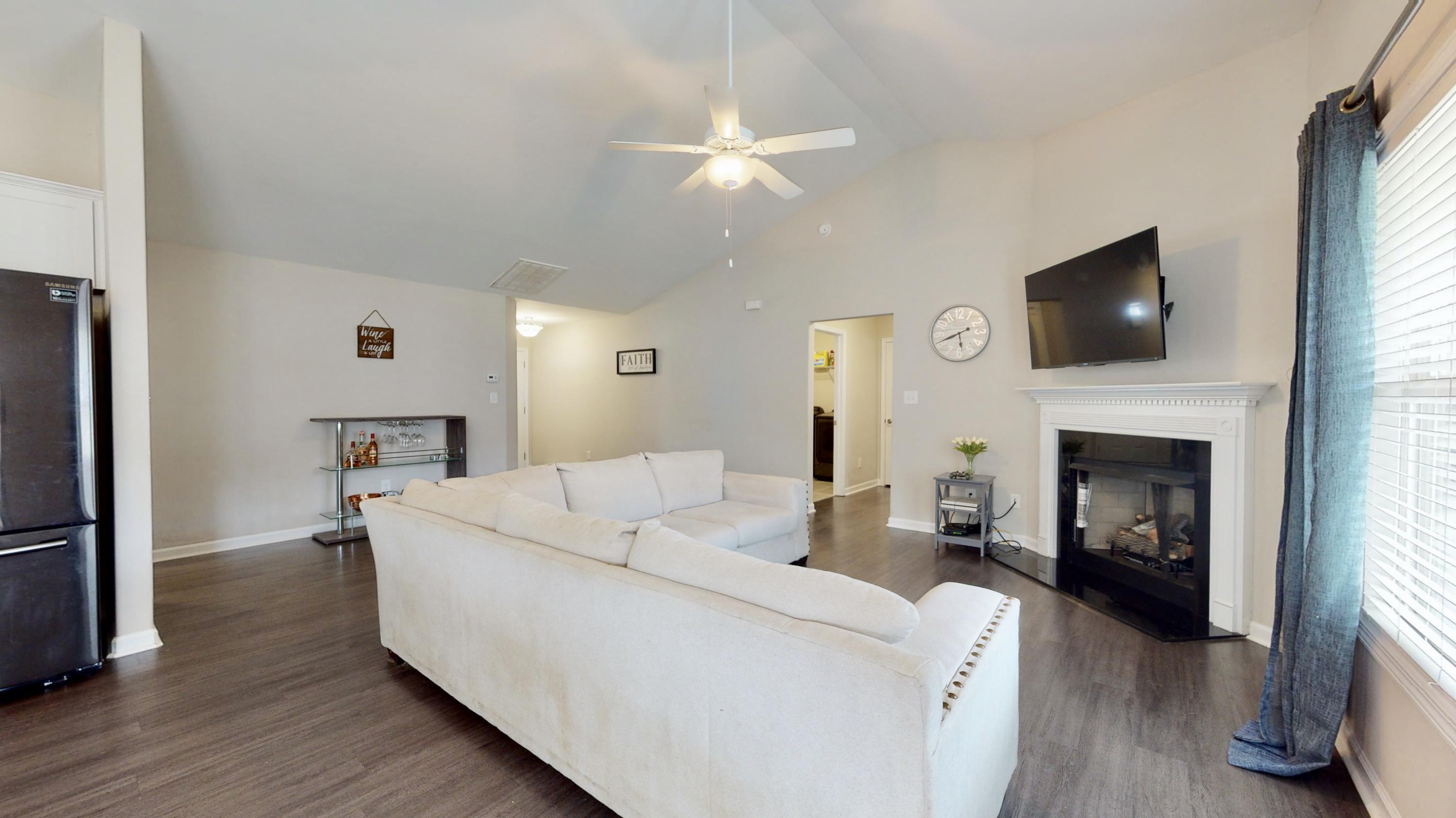 339 Station House Road New Bern, NC 28562 - Photo 9 of 34 LIVING ROOM