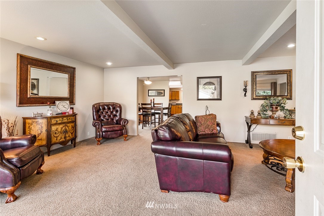 4915 Parker Road East Sumner, WA 98390 - Photo 5 of 25 Gallery Image 5