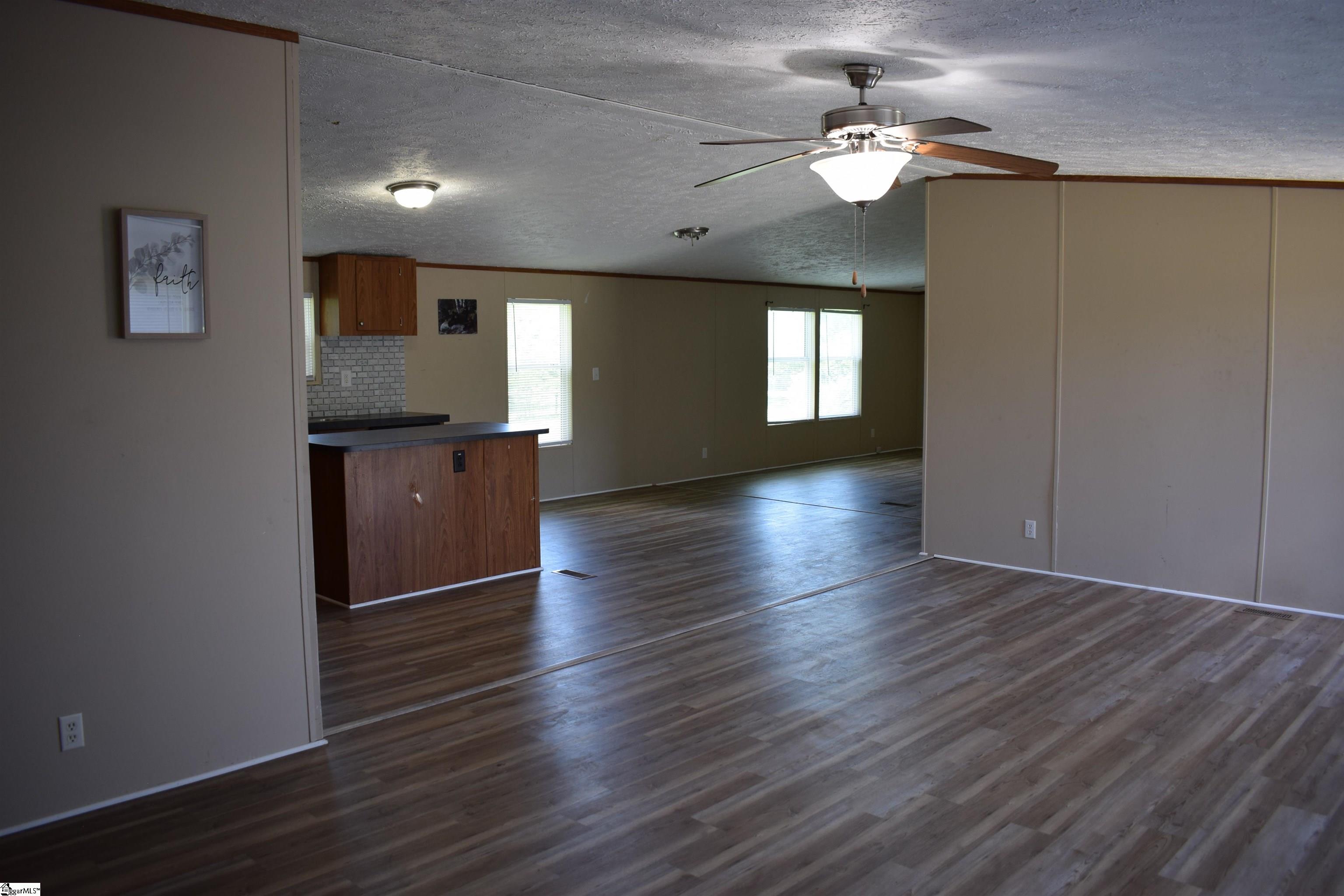 170 Cooper Road Campobello, SC 29322 - Photo 5 of 29