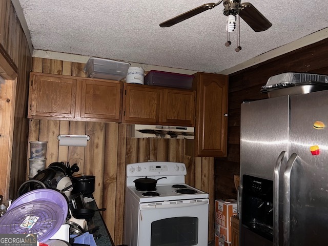 9742 South Sparta Davisboro Road Warthen, GA 31094 - Photo 27 of 39 a kitchen with a refrigerator and cabinets