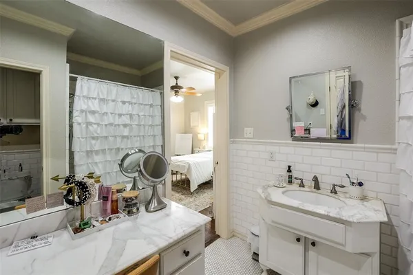 $2,250 | 3144 Wabash Avenue, Fort Worth, TX 76109