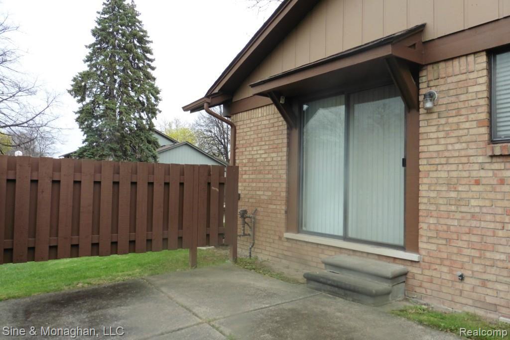 24897 Greenhill Road Warren, MI 48091 - Photo 16 of 19 Patio.jpg