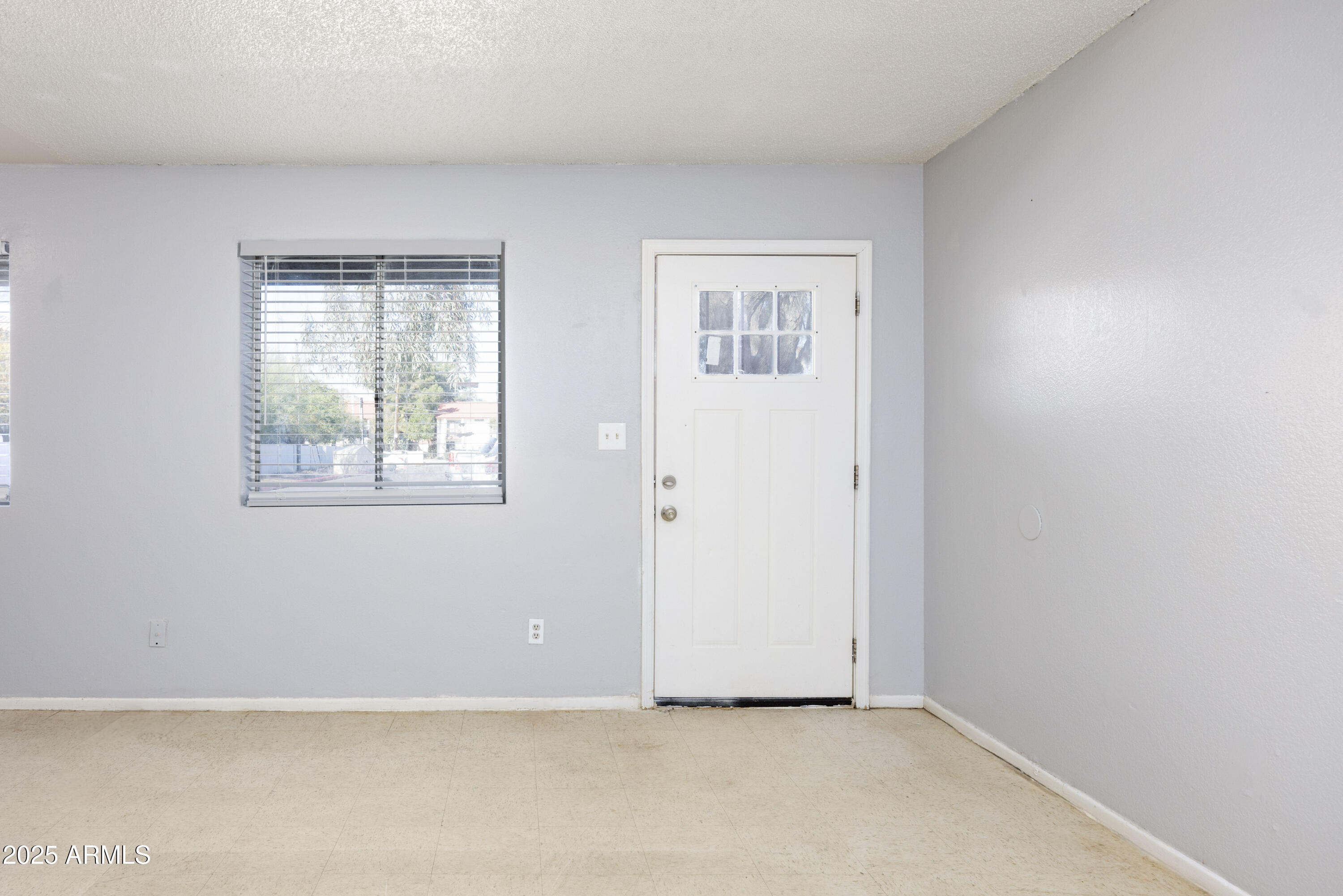 15605 North 29th Street, Unit 2 Phoenix, AZ 85032 - Photo 3 of 43 15605(2)