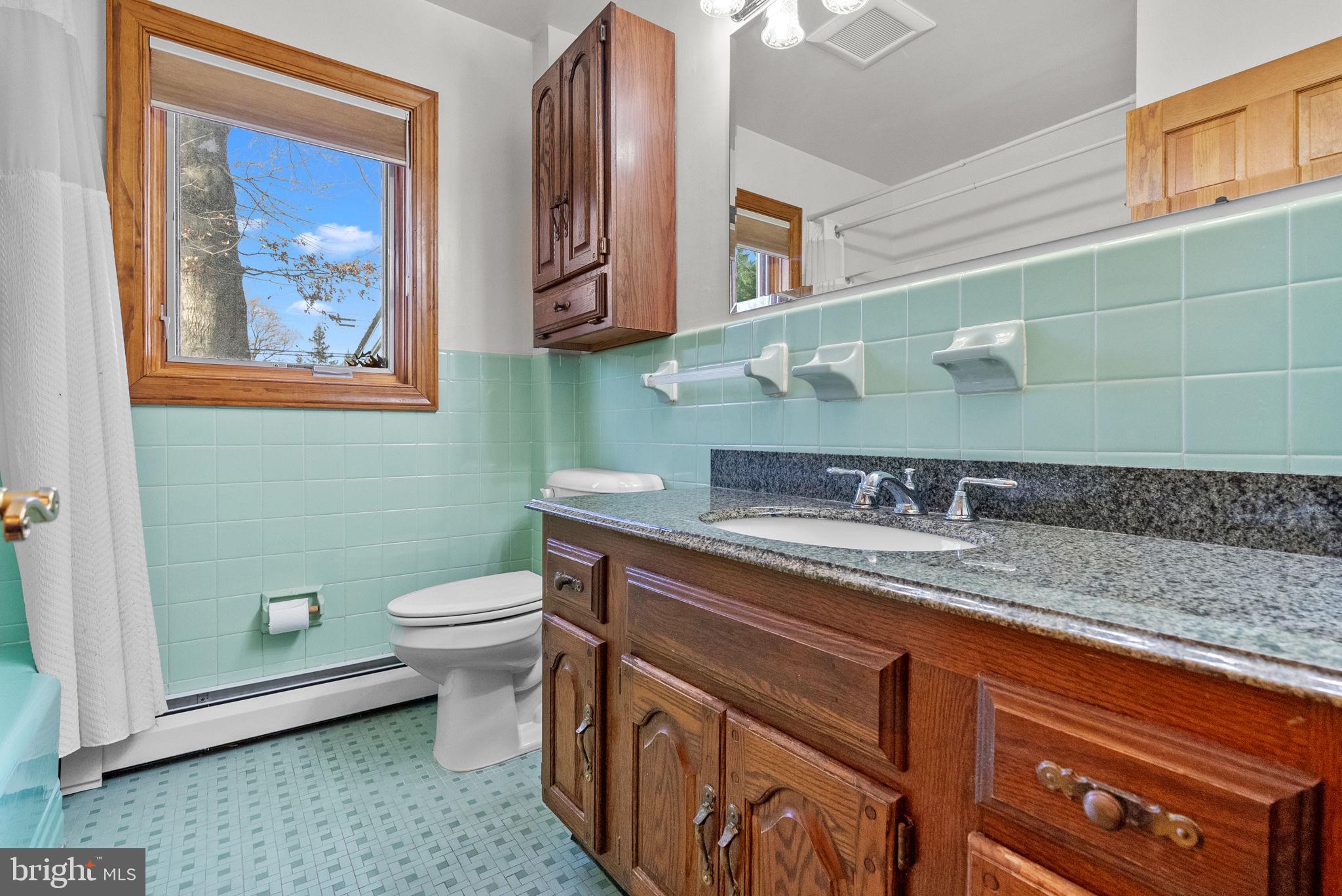 710 Middle Road Warminster, PA 18974 - Photo 11 of 33 Hall Bath