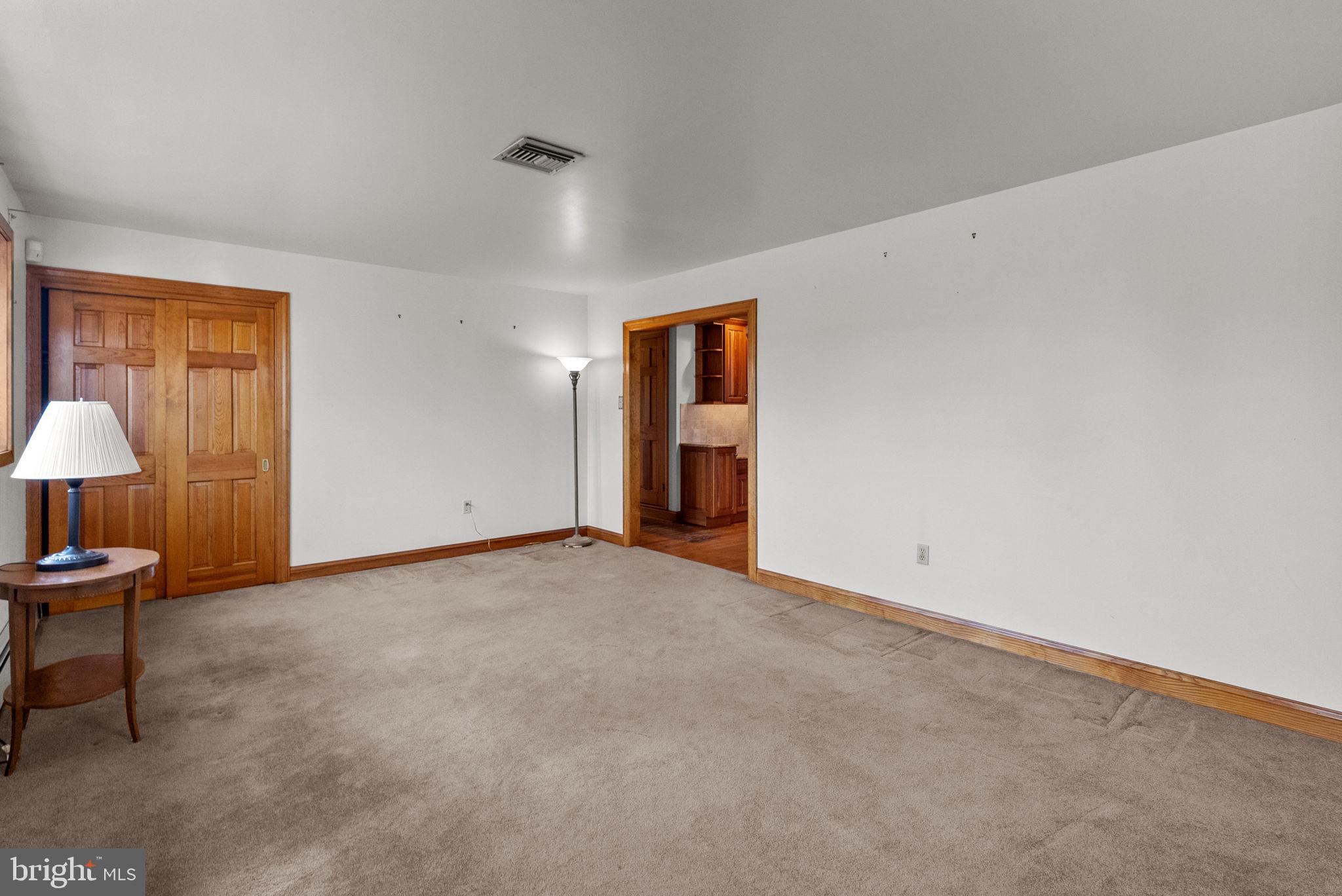 710 Middle Road Warminster, PA 18974 - Photo 5 of 33 Living Rppm