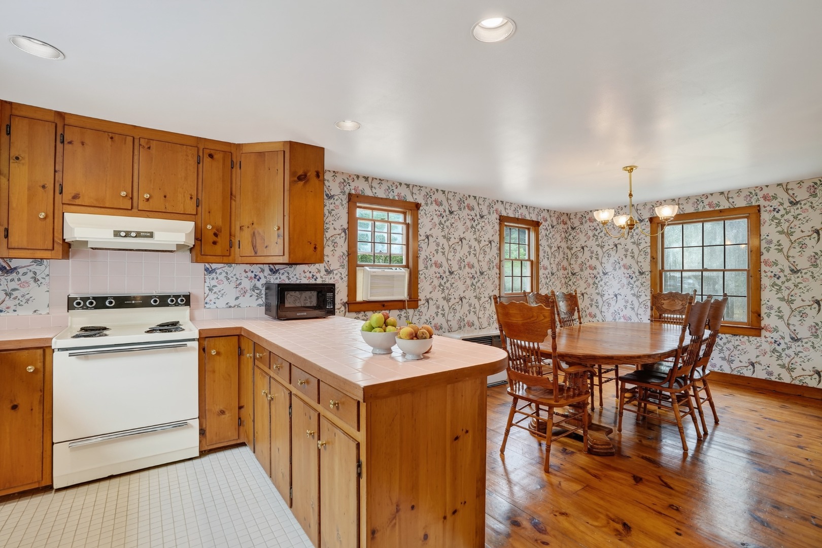 9 Marthas Road Edgartown, MA 02539 - Photo 4 of 22 Kitchen and Dining