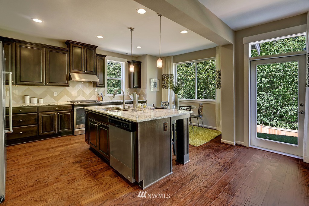 5506 Northeast 9th Street Renton, WA 98059 - Photo 4 of 18 Gallery Image 4