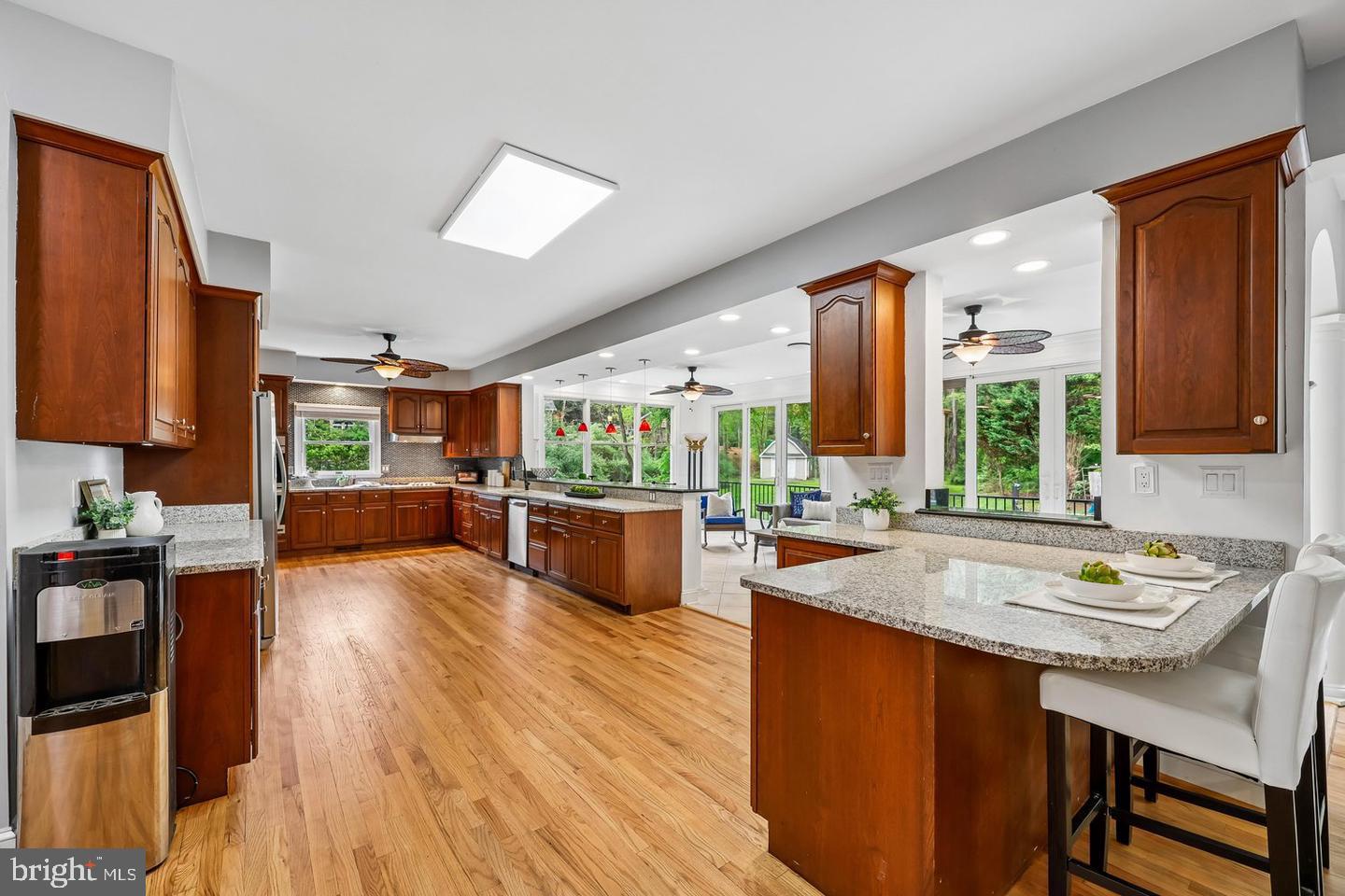 13120 Esworthy Road Potomac, MD 20854 - Photo 28 of 83 Light Filled Chef's Kitchen