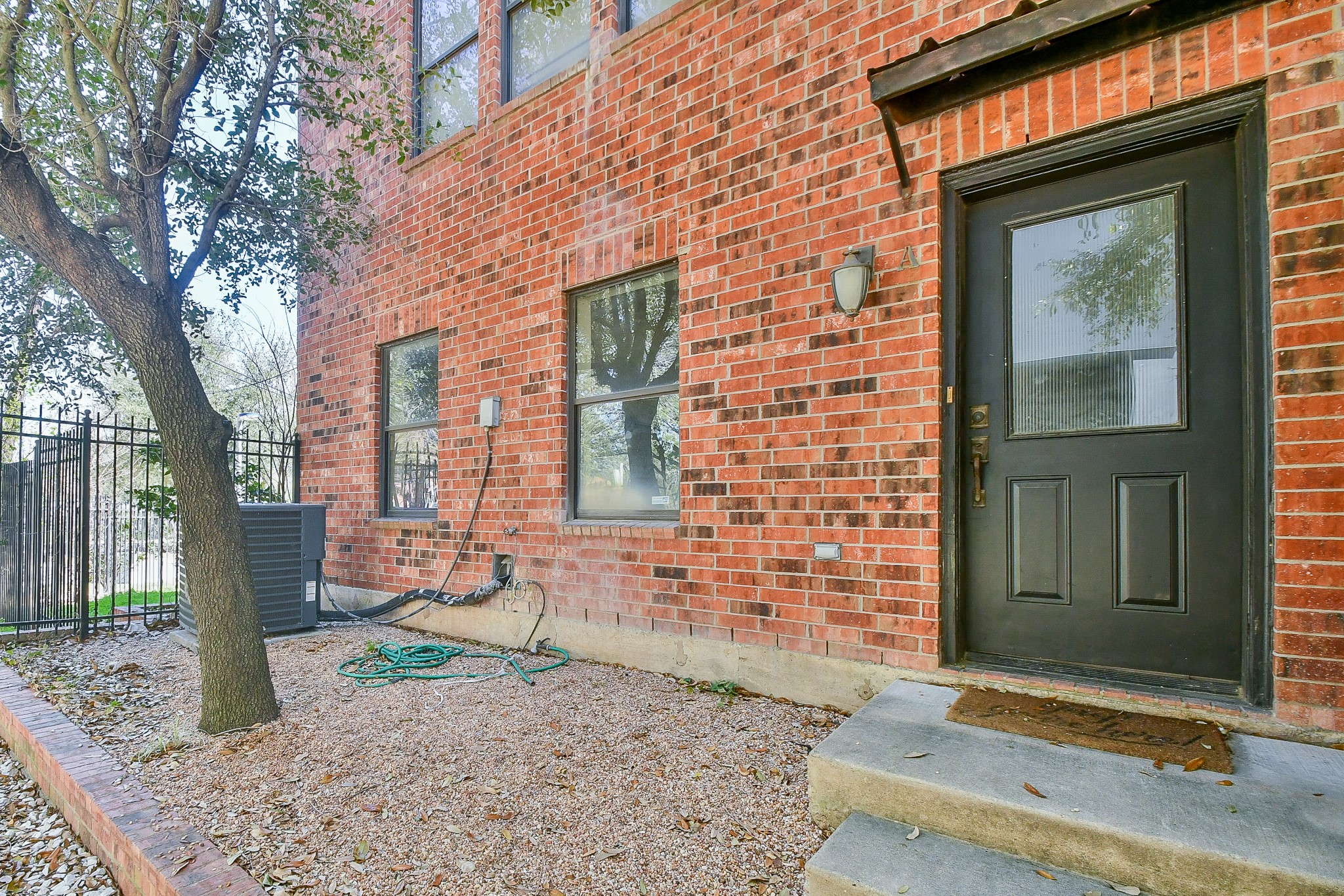 2422 Navigation Boulevard, Unit A Houston, TX 77003 - Photo 1 of 32 a front view of a house
