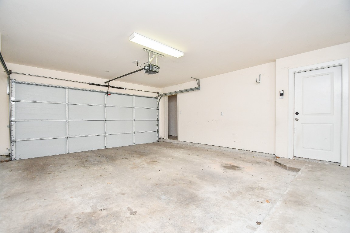2422 Navigation Boulevard, Unit A Houston, TX 77003 - Photo 28 of 32 2 car garage plus additional storage space
