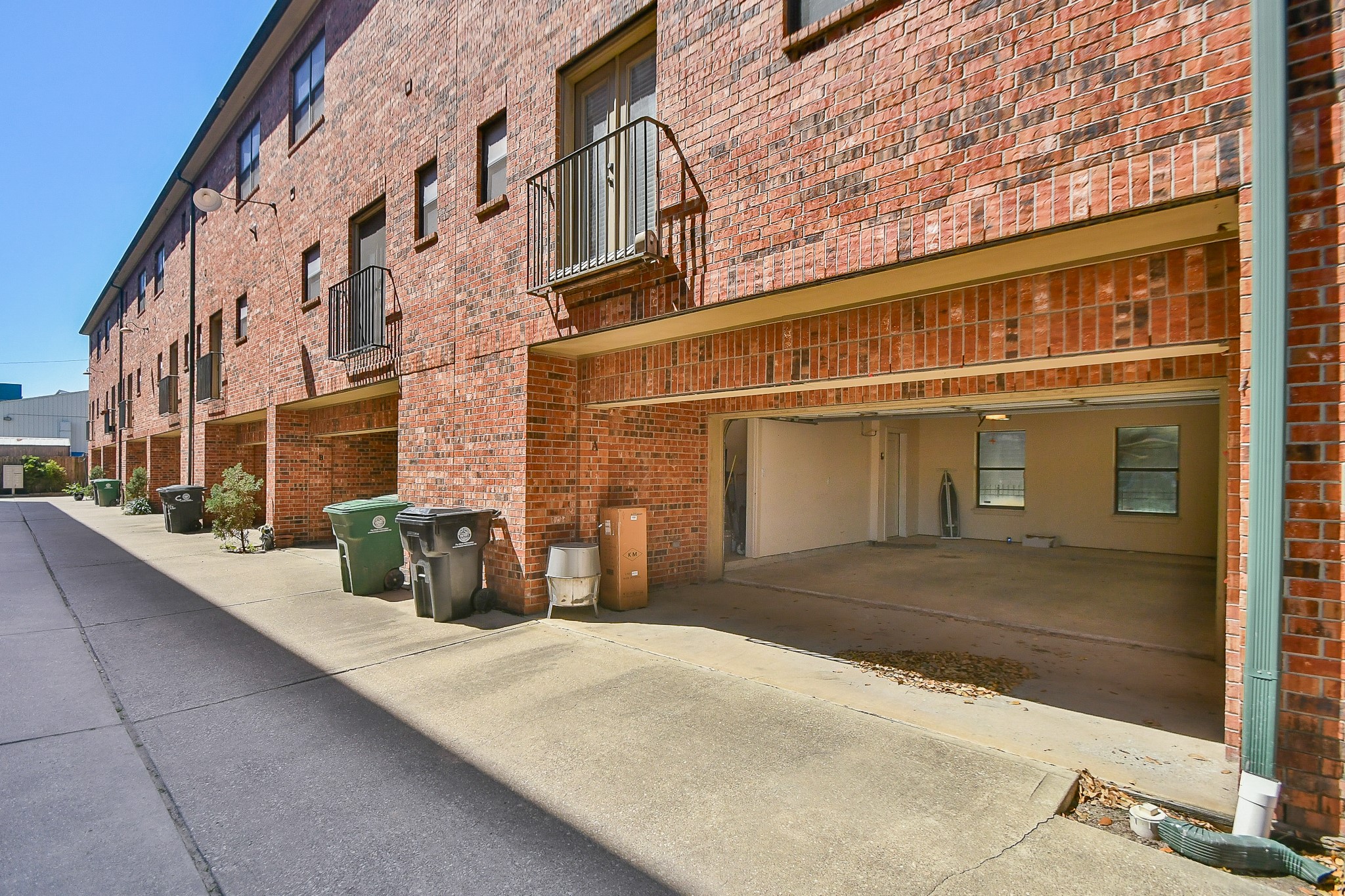 2422 Navigation Boulevard, Unit A Houston, TX 77003 - Photo 29 of 32 a front view of a building