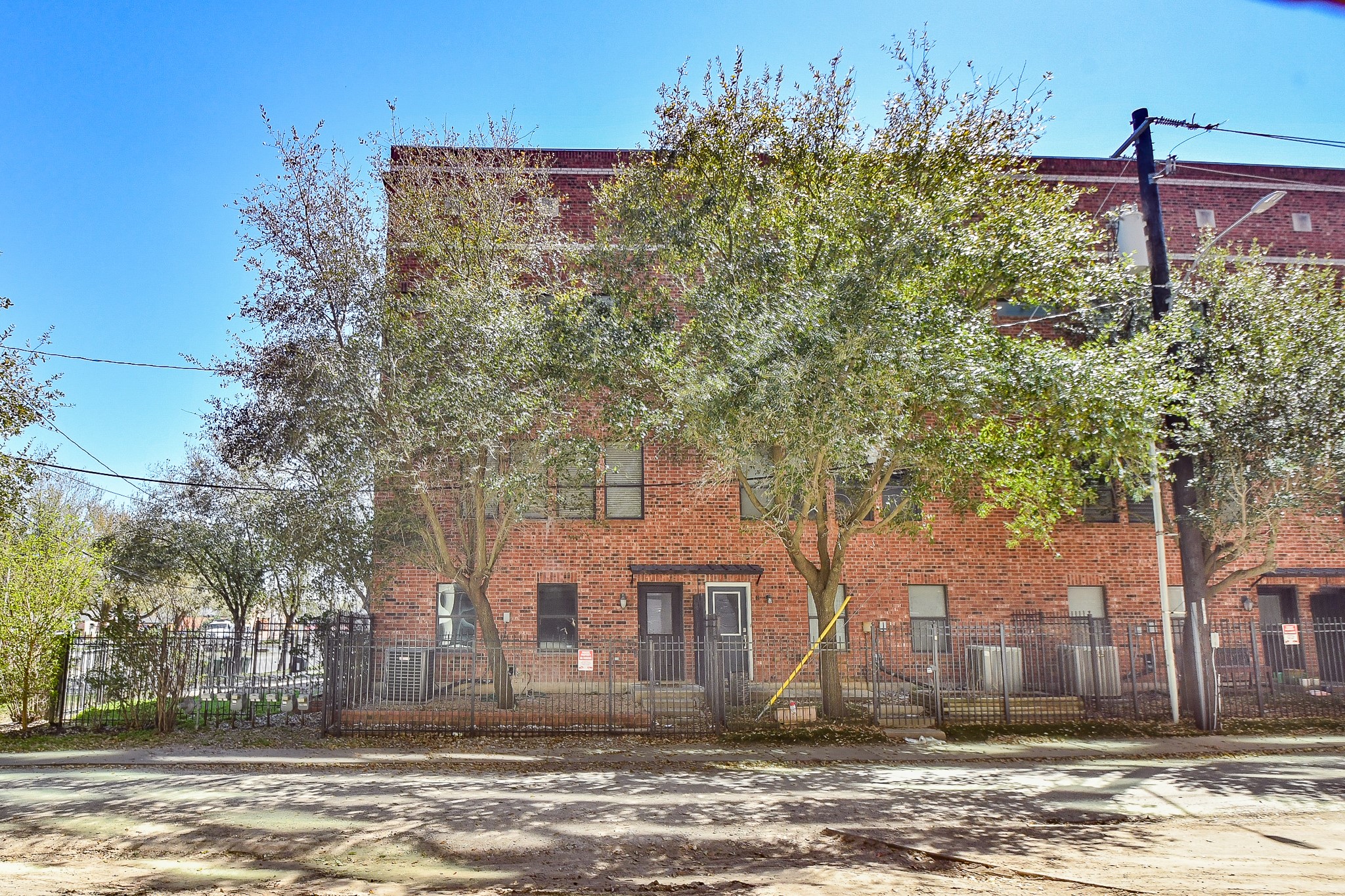 2422 Navigation Boulevard, Unit A Houston, TX 77003 - Photo 31 of 32 a front view of a house with a yard