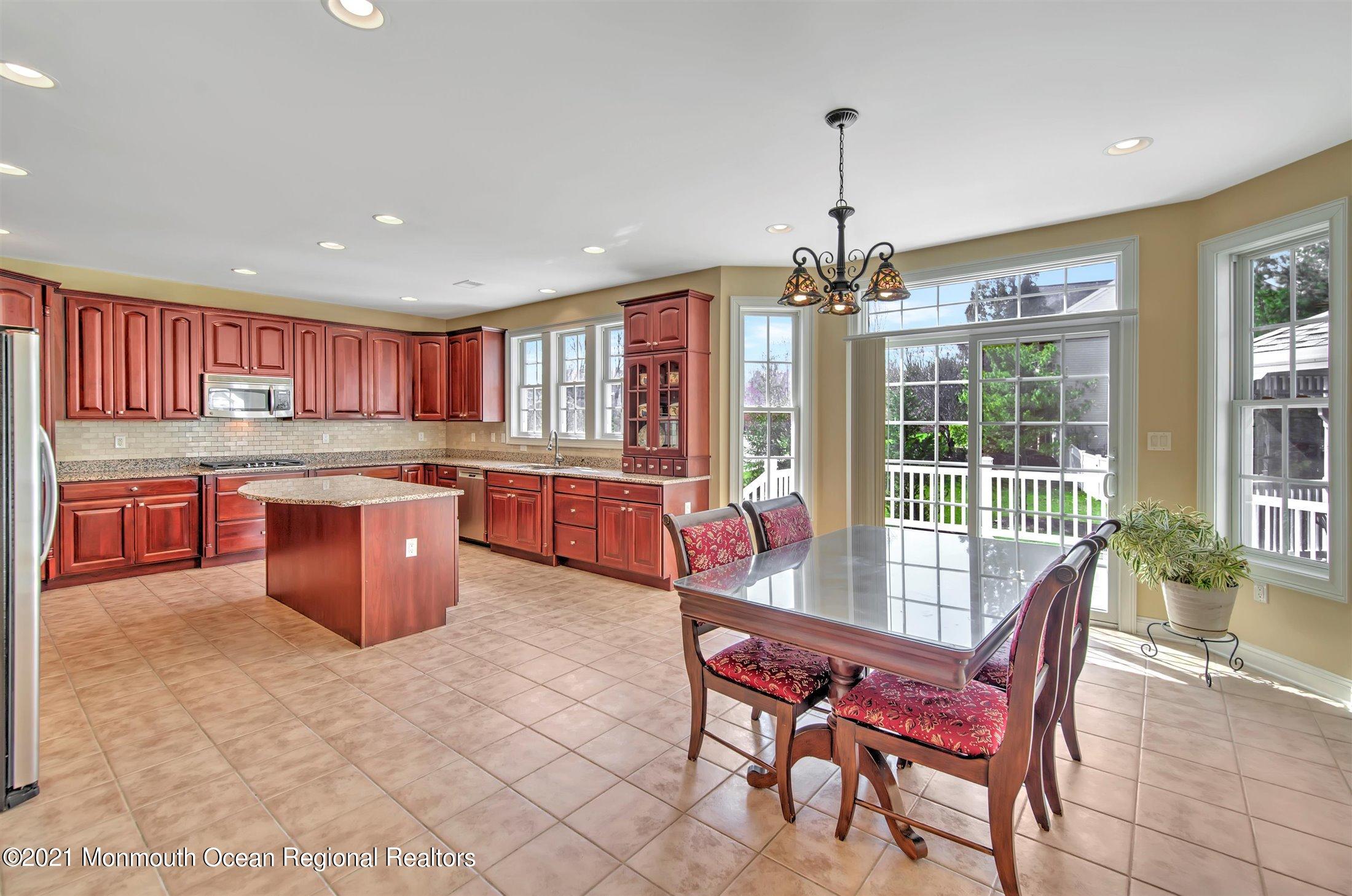 55 Rutledge Road Marlboro, NJ 07746 - Photo 14 of 51 14-KITCHEN