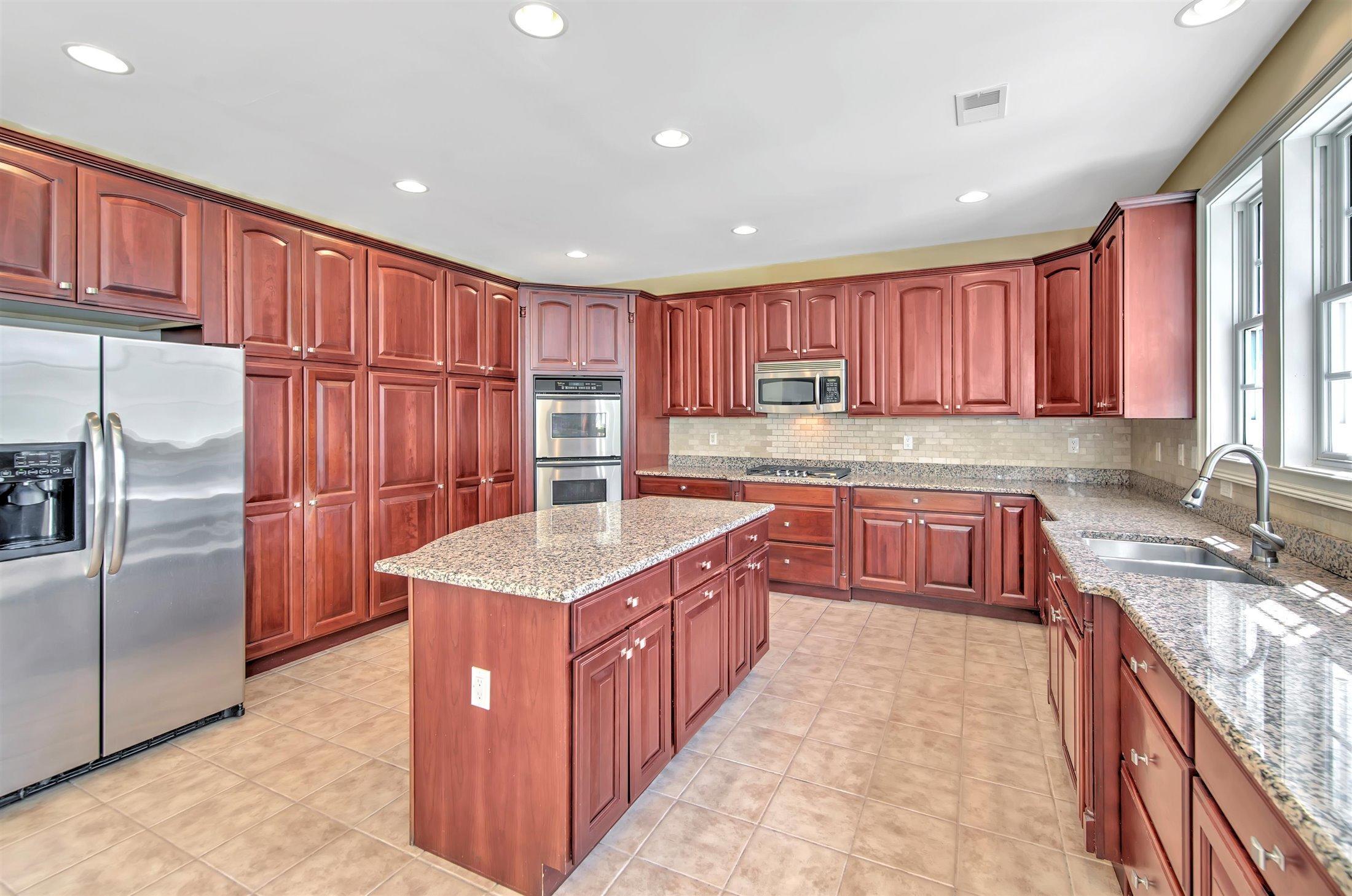 55 Rutledge Road Marlboro, NJ 07746 - Photo 17 of 51 17-KITCHEN