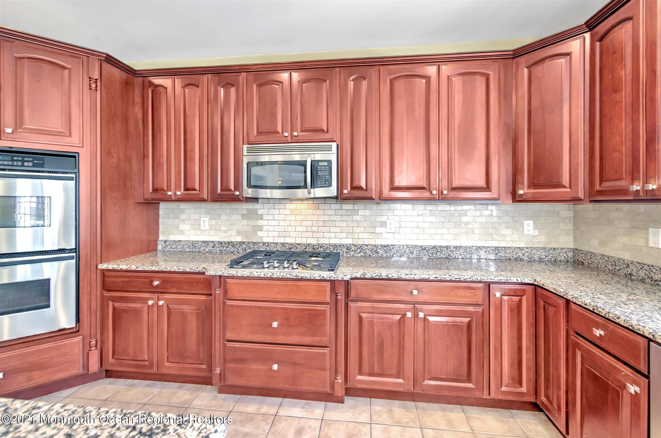 55 Rutledge Road Marlboro, NJ 07746 - Photo 18 of 51 18-KITCHEN