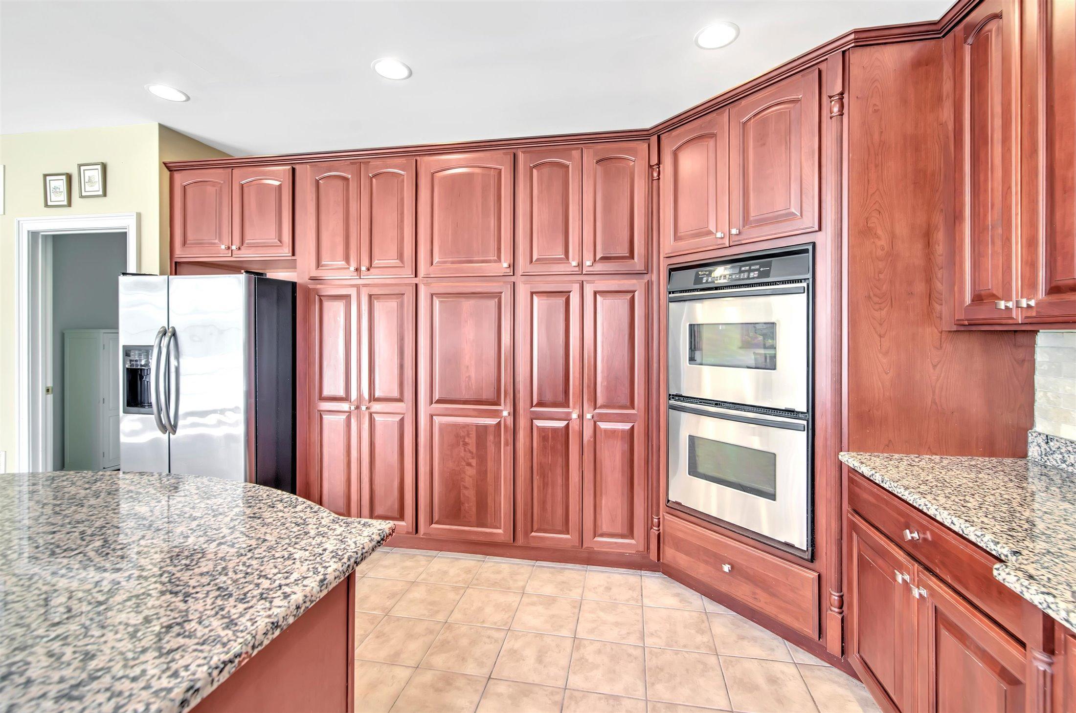 55 Rutledge Road Marlboro, NJ 07746 - Photo 19 of 51 19-KITCHEN