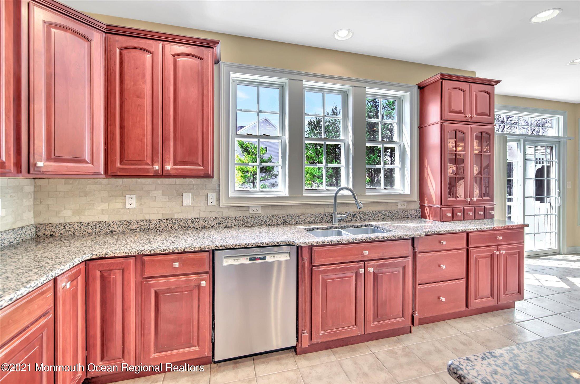 55 Rutledge Road Marlboro, NJ 07746 - Photo 21 of 51 21-KITCHEN