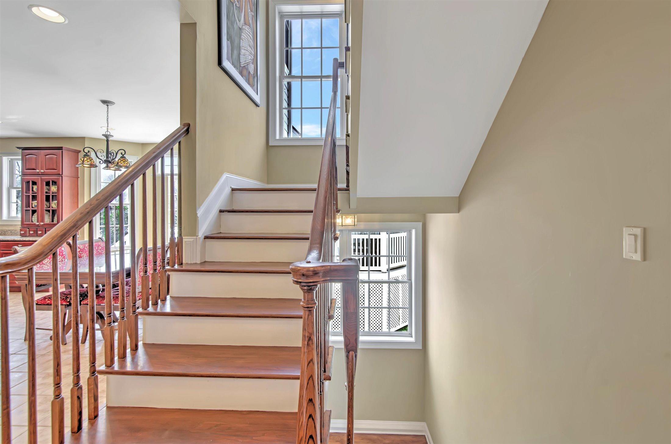 55 Rutledge Road Marlboro, NJ 07746 - Photo 24 of 51 24-REAR FOYER