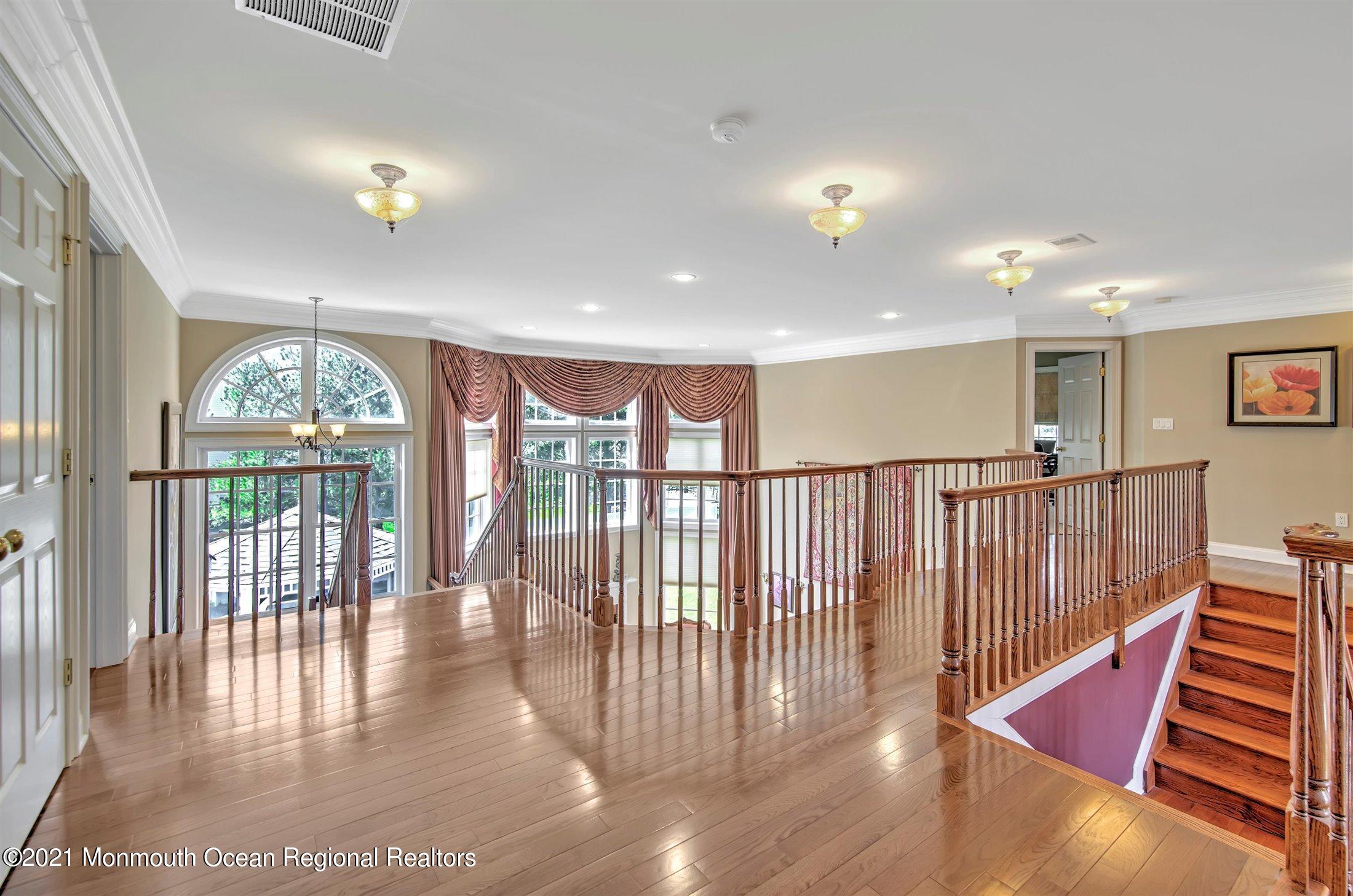55 Rutledge Road Marlboro, NJ 07746 - Photo 25 of 51 25-UPPER LANDING