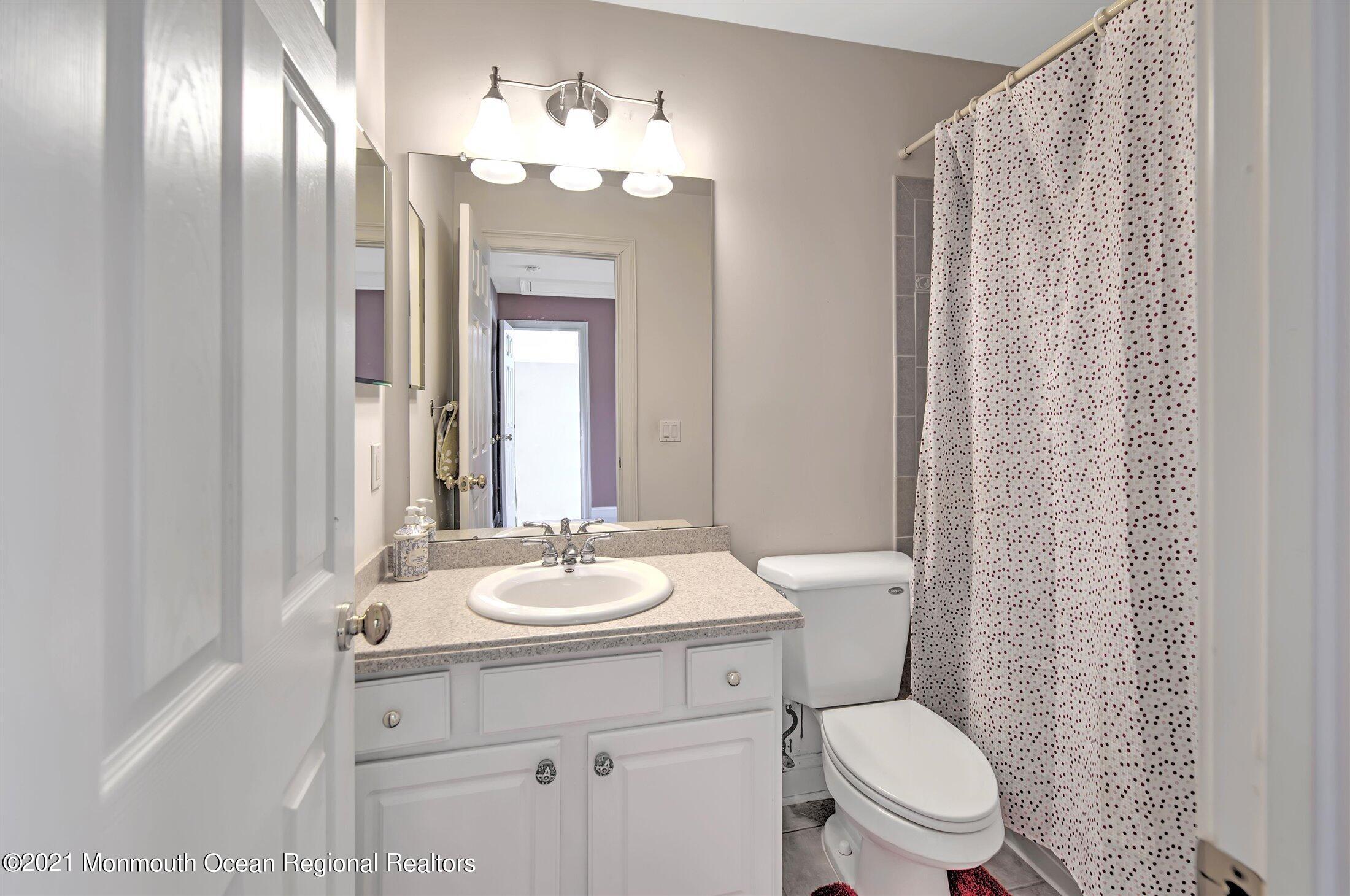 55 Rutledge Road Marlboro, NJ 07746 - Photo 38 of 51 38-PRINCESS SUITE BATHROOM