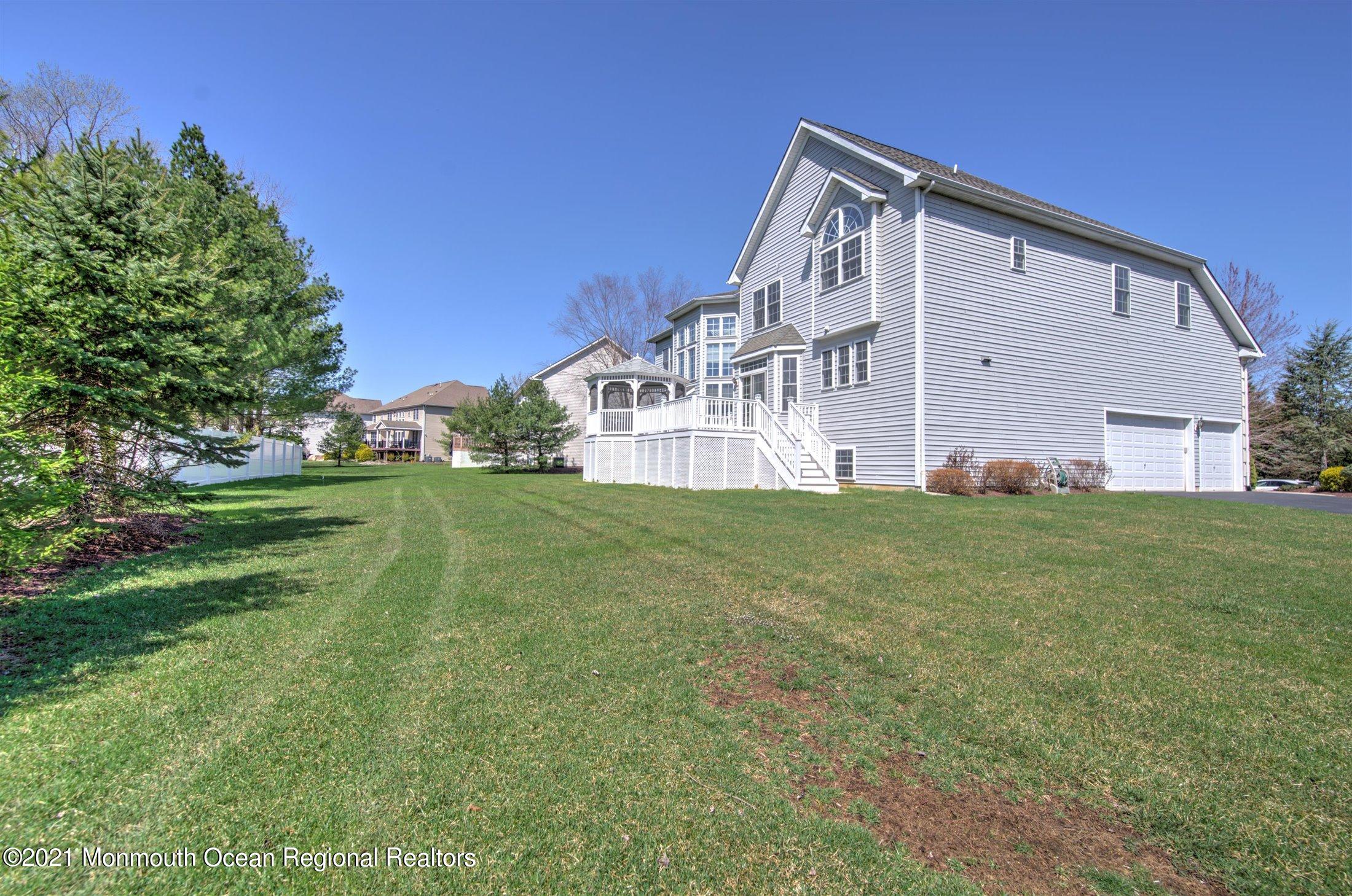 55 Rutledge Road Marlboro, NJ 07746 - Photo 45 of 51 45-BACK YARD